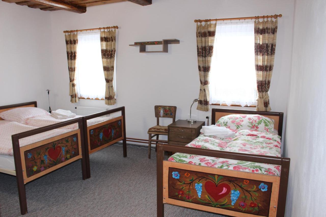 Bendovsky Dvur Bed and Breakfast Dusniky Exteriör bild