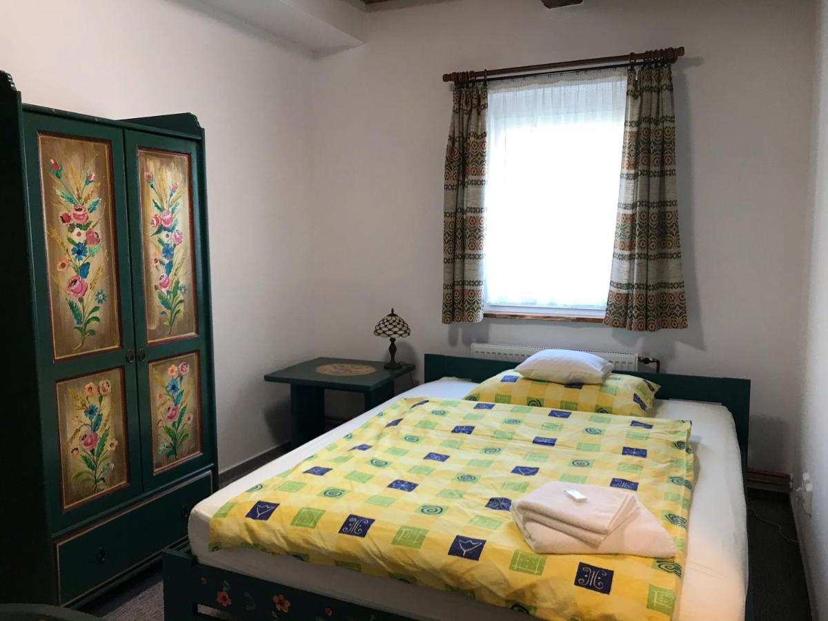 Bendovsky Dvur Bed and Breakfast Dusniky Exteriör bild